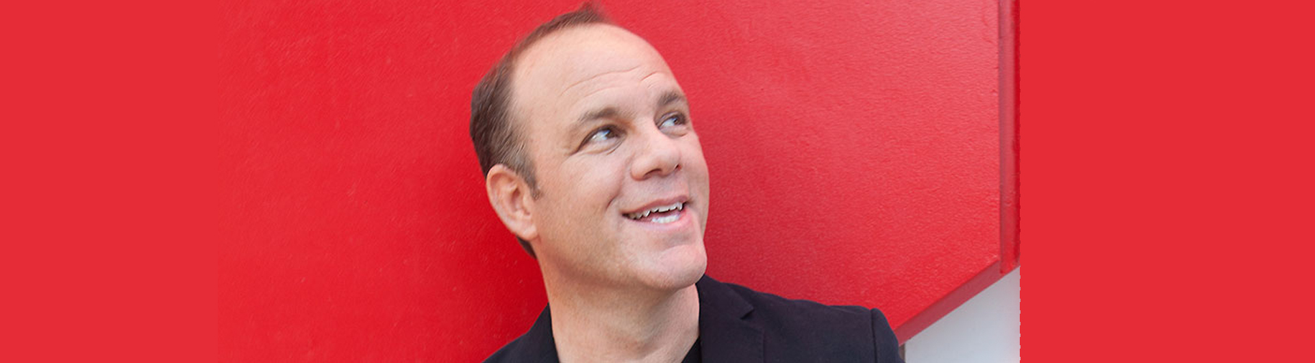 Photo of Tom Papa looking to upper right